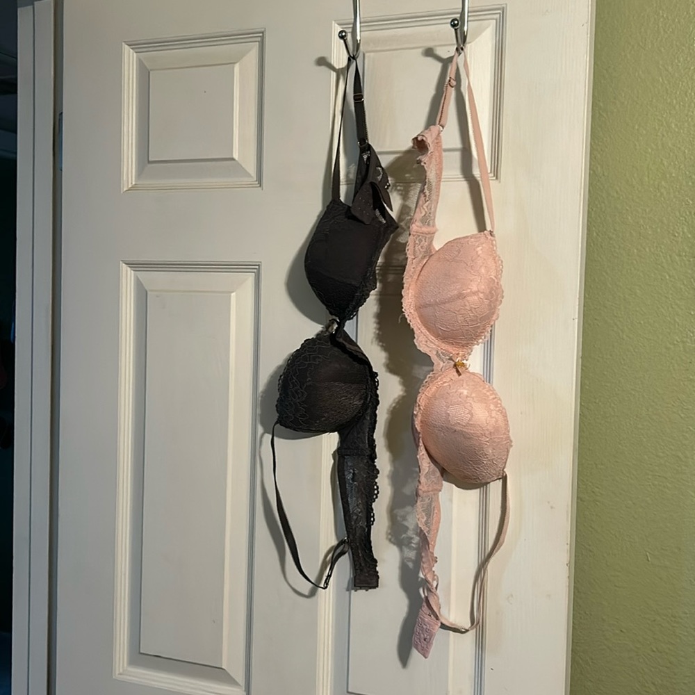 Set of 2 Daisy Fuentes Lace Push Up Bras